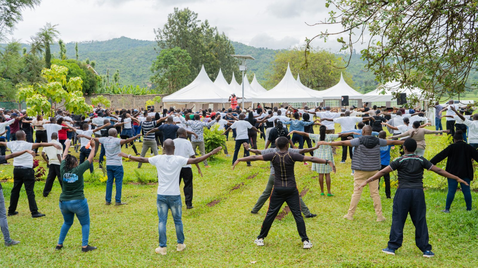 Huwii Events team building experience with a large group